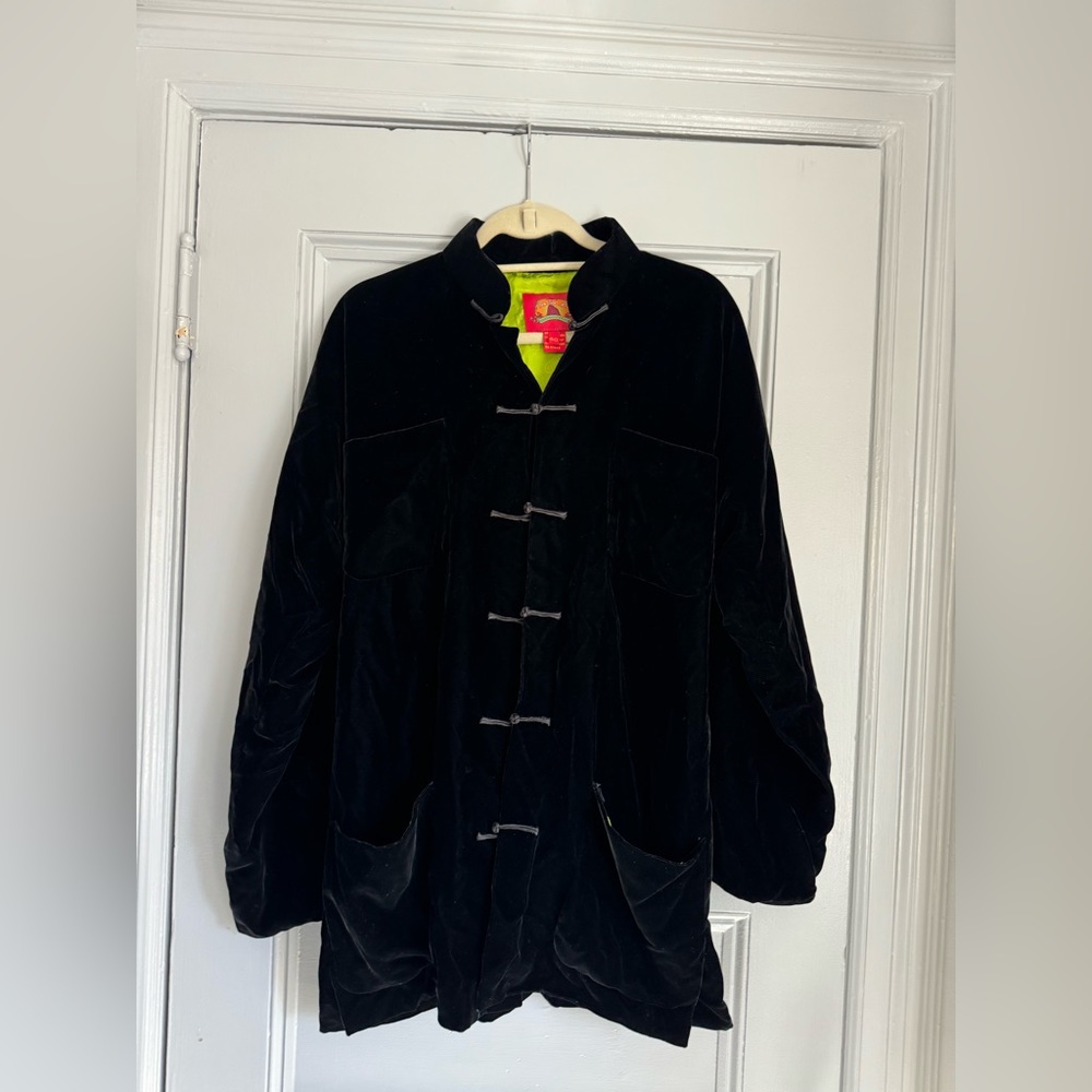 🦜🦜Men’s luxurious Shanghai Tang velvet jacket.